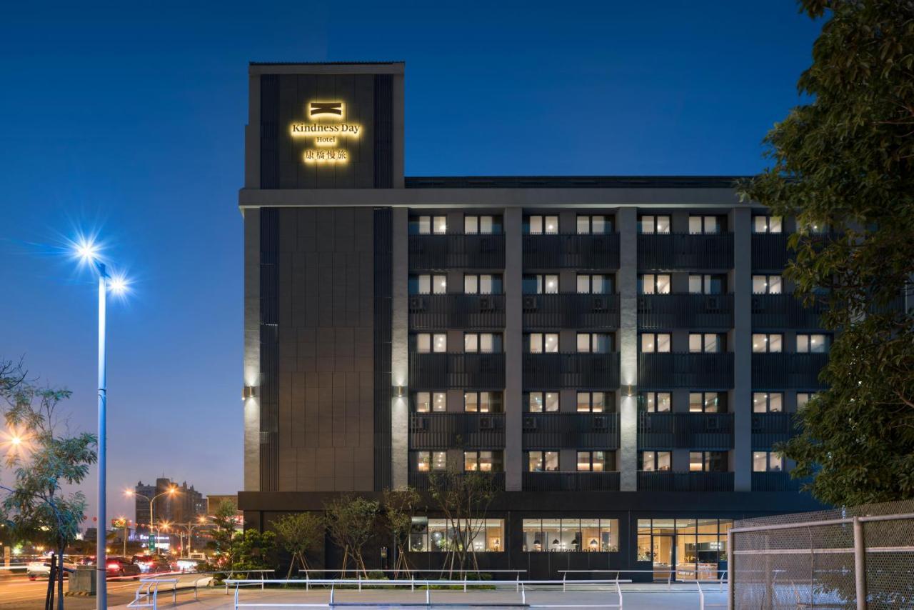 Kindness Day Hotel Tainan Exteriör bild